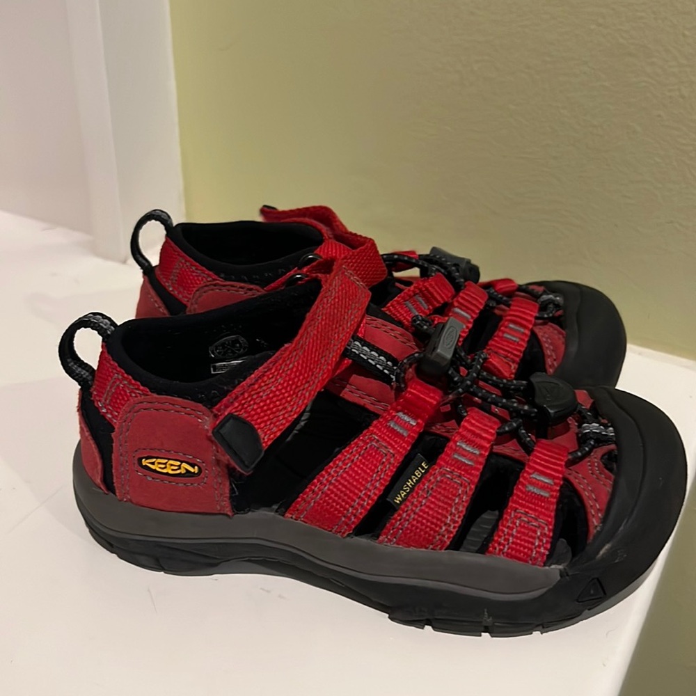 Keen Size 11 (Good Condition)